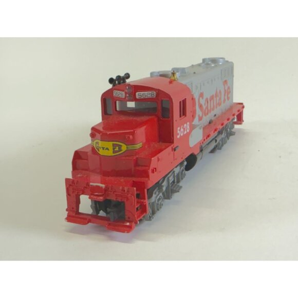 Santa Fe 5628 Tyco Diesel Locomotive HO Scale Red & Silver Model Train - Picture 5 of 9
